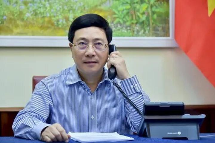 4 kiểu áo sơ mi dìm dáng, xỉn - Cảm hứng video marketing từ Hotspot Matrix